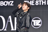 [포토] 더보이즈 제이콥 '반쪽 하트'