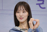 [포토] 하트 날리는 이성경