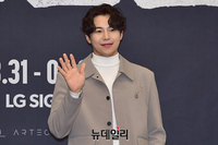 [포토] 박은석 '모델 포즈'