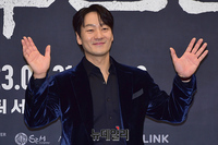 [포토] 박해수 '큰 손인사'