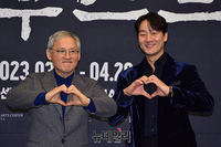 [포토] 유인촌-박해수 '손하트'