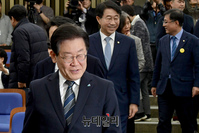 [포토] 입장하는 이재명 더불어민주당 대표