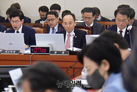 [포토] 회의 지켜보는 추경호 경제부총리