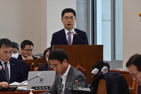 [포토] 기획재정위 출석한 김창기 국세청장