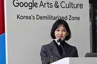 [포토] DMZ 글로벌 론칭행사 사회 맡은 김지윤 박사