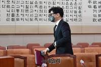 [포토] 법사위 이석하는 한동훈 법무부 장관