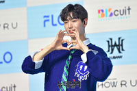 [포토] 하우 주호 '독특한 하트'