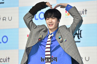 [포토] 하우 정근 '큰 하트'