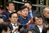 [포토] 의원총회 참석한 기동민 의원