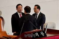 [포토] 무효표 논의하는 국회의장과 여야 원내대표