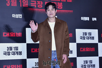 [포토] 김성균, 어울리는 갈색 코트