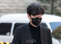 [포토] 대장동 개발사업 재판 출석하는 남욱