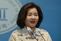 [포토] 근로시간 제도 개편방안 입장밝히는 이수진 민주당 대변인