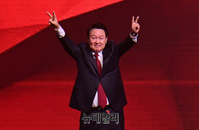 [포토] 당원들에게 인사하는 윤석열 대통령