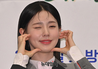 [포토] 혜미리예채파 미연 '볼하트와 깜찍한 윙크'