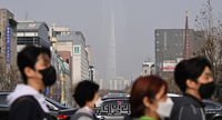 [포토] 미세먼지에 가려진 롯데타워