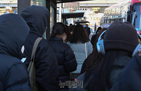 [포토] 3월 꽃샘추위에 두꺼워진 옷차림