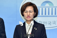 [포토] 태양광 발전설비 이격거리 폐지 입장을 밝히는 강은미 의원