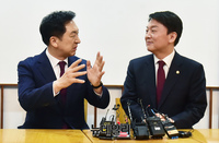 [포토] 환담 나누는 김기현 국민의힘 대표와 안철수 의원