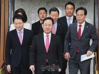 [포토] 입장하는 국민의힘 원내지도부