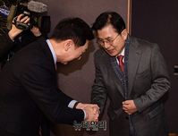 [포토] 인사 나누는 김기현 국민의힘 대표와 황교안 전 총리