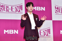 [포토] 김중연 '손인사'