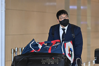 [포토] 빈손으로 돌아온 야구대표팀 주장 김현수