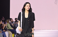 [포토] 트랜디와 자신감의 구수아 런웨이 1/3