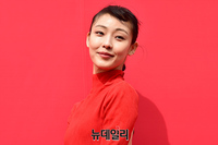 [포토] 전소니 '빨간드레스 입고 뒤태 노출'