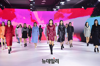 [포토] 2023 하이서울패션쇼, 원피스 맛집 '쥴리앤칼라'  런웨이