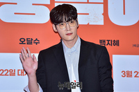 [포토] 최진혁 '잘 어울리는 뿔테'