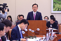 [포토] 국회 출석한 석동현 민주평통 사무처장