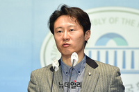 [포토] 녹색당 공직선거법 제정안 발표하는 이탄희 의원