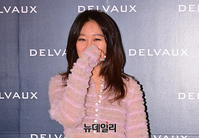 [포토] 배우 공효진 '가방 예쁘죠?'