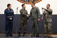 [포토] 한미연합훈련 참가한 '마킨 아일랜드함' 기자회견