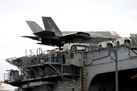 [포토] 마킨 아일랜드함에 주기된 F-35B 스텔스 전투기