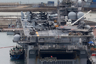 [포토] 부산에 정박한 美 마킨 아일랜드함