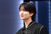 [포토] 세븐틴 조슈아 '우수 젖은 눈빛'