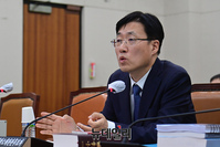 [포토] 답변하는 김형두 헌법재판관 후보자