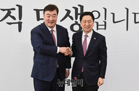 [포토] 기념촬영 하는 김기현 대표와 싱하이밍 주한중국대사