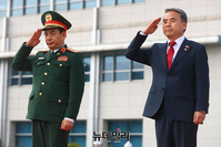 [포토] 의장대 사열하는 한국-베트남 국방장관