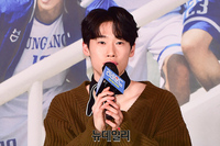 [포토] 김민 '간절히 모은 두손'