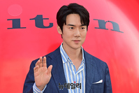 [포토] 조각미모 뽐내는 유연석