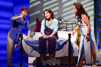 [포토] 무대 선보이는 '신영숙-홍지민-김경선'