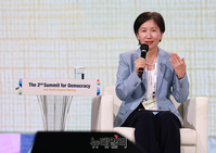 [포토] 연사 소개하는 이숙종 ADRN 대표