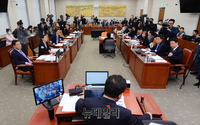 [포토] 정순신 청문회 의사일정변경안 가결하는 유기홍 위원장