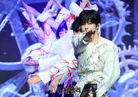 [포토] 4집 미니앨범으로 컴백한 김우석, 판타지 가득한 무대