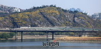 [포토] 때이른 더위 서울 25.8℃...내일 밤부터 빗방울