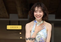 [포토] 배우 박지현 "프로방스에 왔어요"