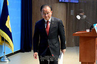 [포토] 회견장 떠나는 윤재옥 국민의힘 의원